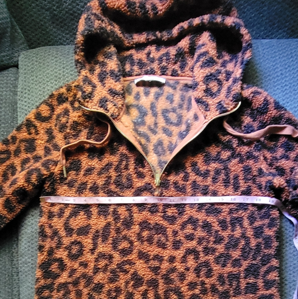 Loft Size S Animal Print Cheetah/Leopard 1/2 Zip up Fuzzy Hoodie ! - Picture 6 of 8